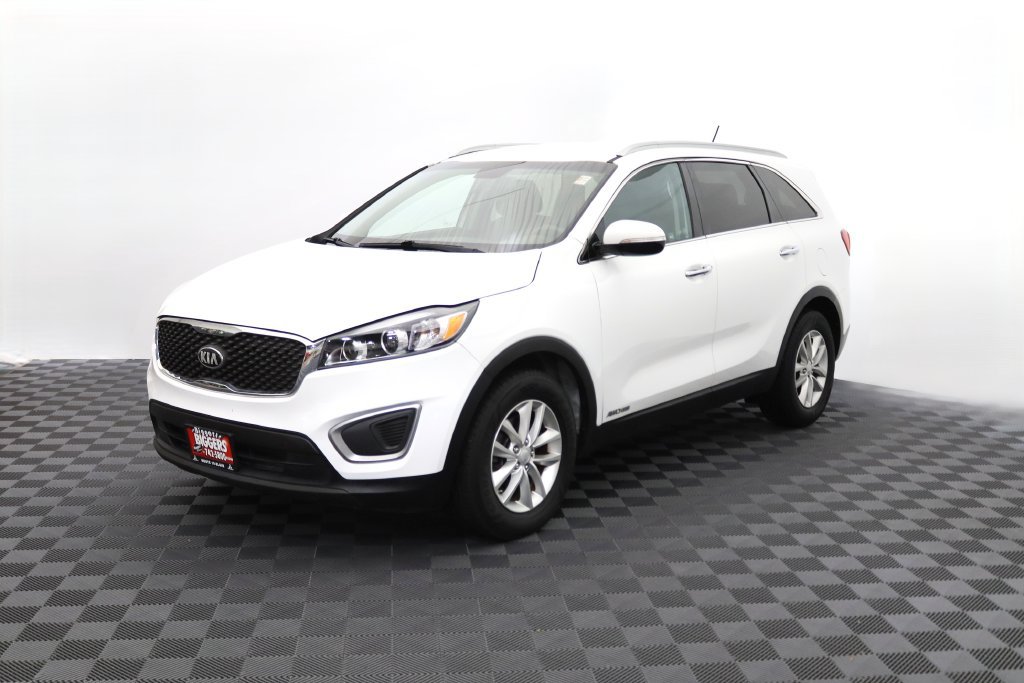 Used 2017 Kia Sorento AWD image 3