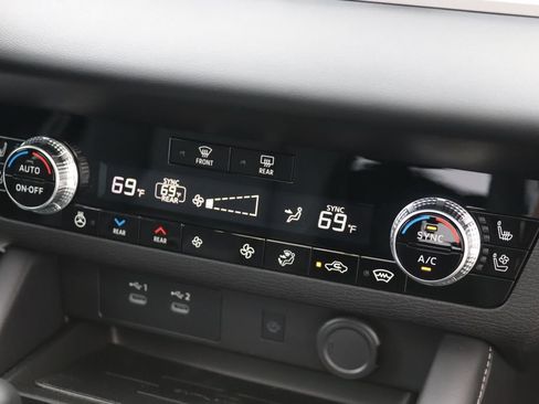 Used 2025 Mitsubishi Outlander SEL AWD/4WD image 24