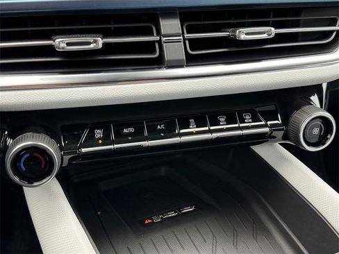 New 2026 Chevrolet Equinox EV LT image 17