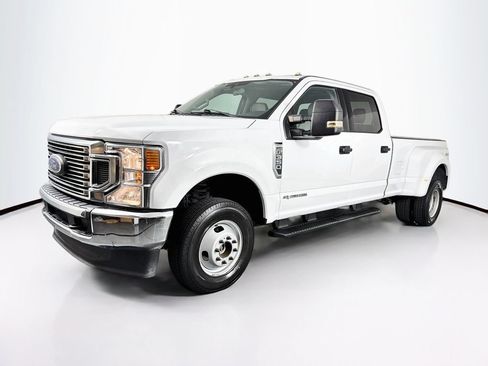 Used 2022 Ford F350 XLT AWD/4WD image 3
