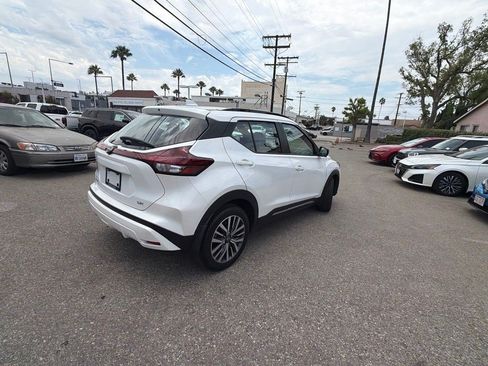 Used 2023 Nissan Kicks SR w/ SR Premium Package FWD image 2