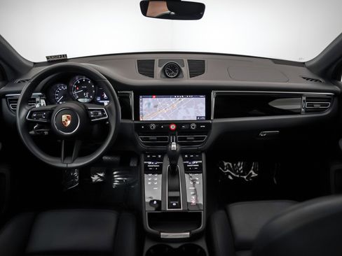 Used 2025 Porsche Macan image 15