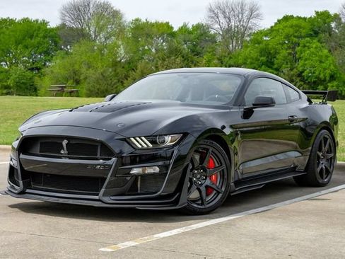 Used 2020 Ford Mustang Shelby GT500 w/ Carbon Fiber Track Pack RWD image 2