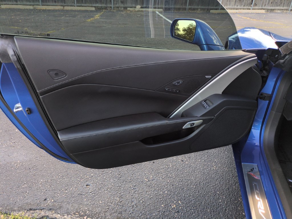 Used 2014 Chevrolet Corvette Stingray Convertible w/ 2LT Preferred Equipment Group RWD image 10
