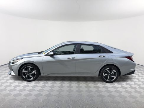 Used 2023 Hyundai Elantra SEL w/ Convenience Package FWD image 2