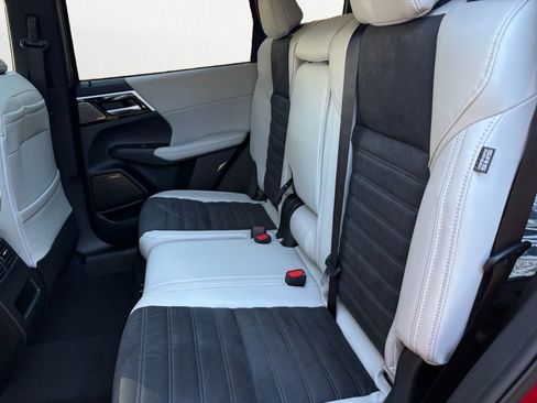 New 2026 Mitsubishi Outlander SE image 13