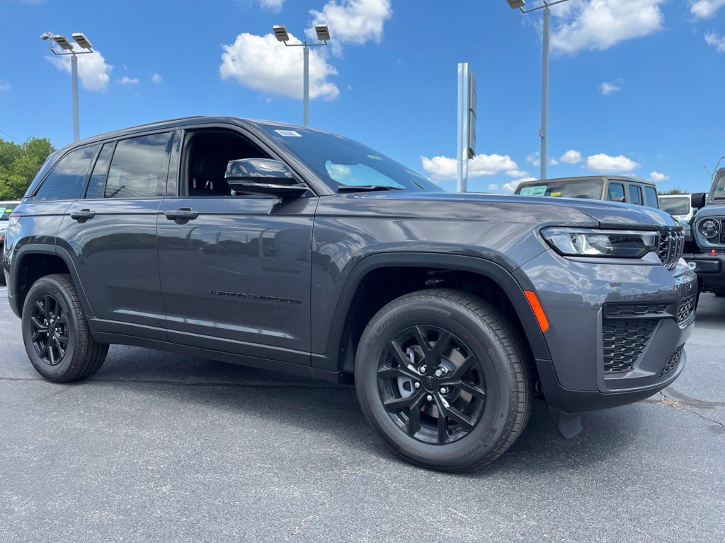 New 2026 Jeep Grand Cherokee Altitude AWD/4WD image 44