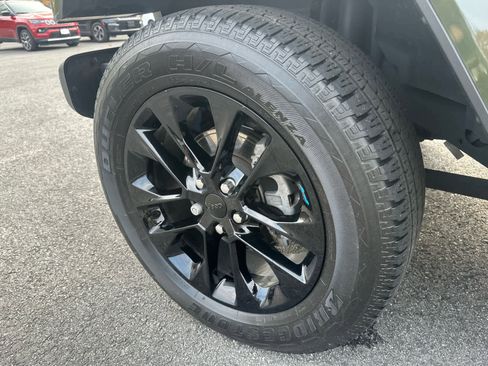 Used 2022 Jeep Wrangler Unlimited Sahara w/ Cold Weather Group image 13