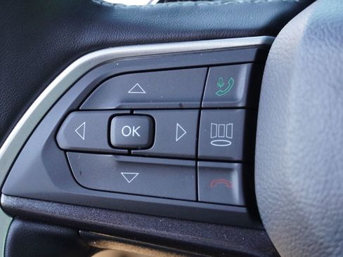 Used 2022 Jeep Grand Cherokee L Laredo image 18