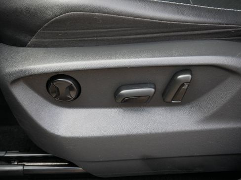 Used 2018 Volkswagen Tiguan SE image 18