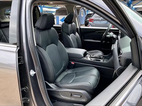 Certified 2025 Honda Pilot Touring image 9