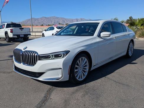 Used 2022 BMW 740i w/ Premium Package RWD image 2