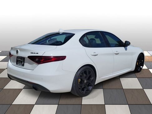 Used 2020 Alfa Romeo Giulia w/ Nero Edizione RWD image 4