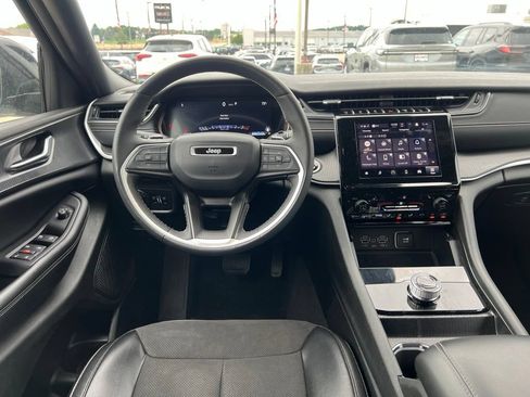 Used 2024 Jeep Grand Cherokee Altitude RWD image 30
