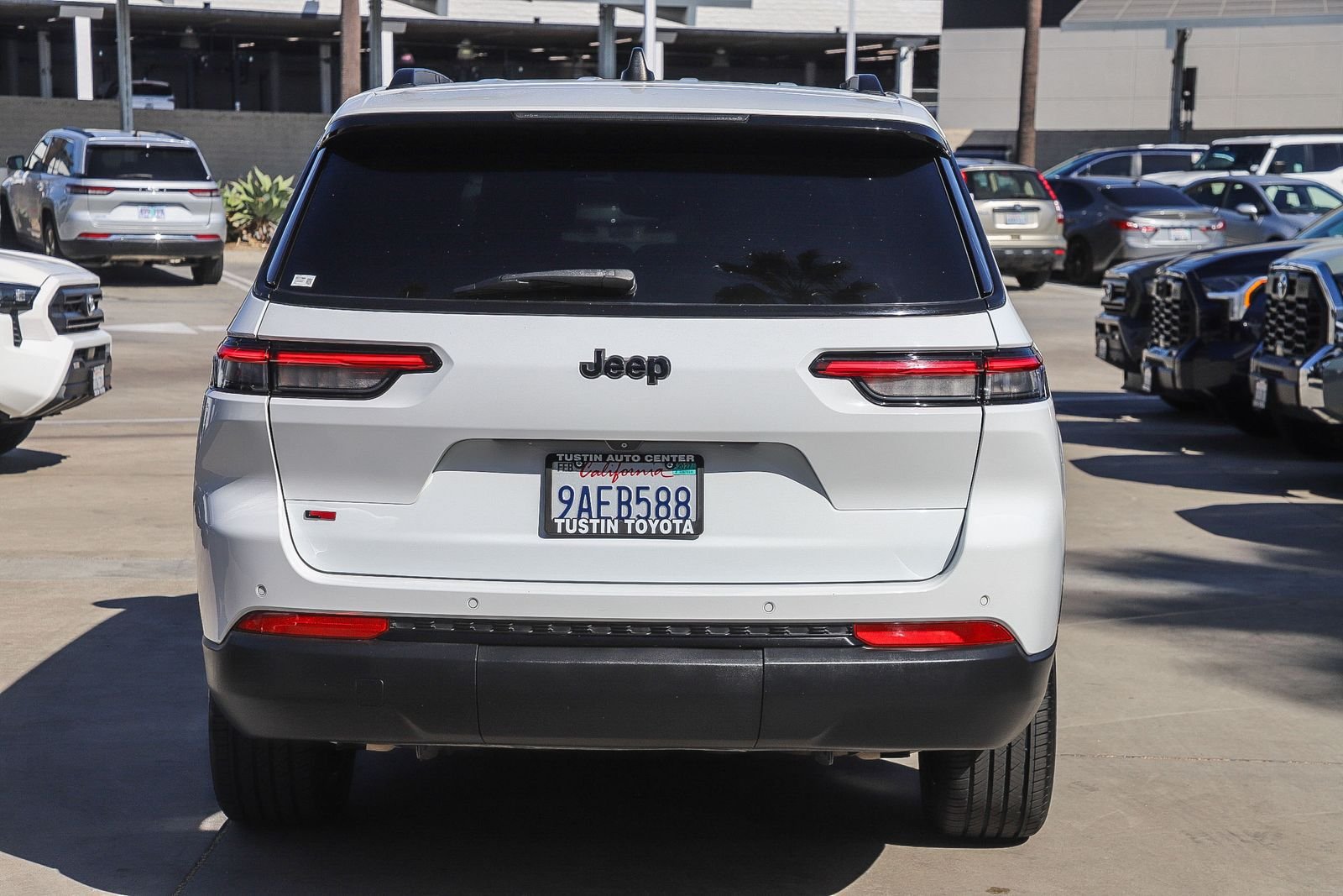 Used 2022 Jeep Grand Cherokee L Laredo RWD image 7