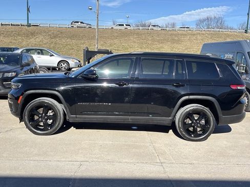 Used 2024 Jeep Grand Cherokee L Limited w/ Luxury Tech Group II image 9