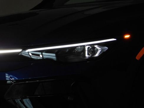 Used 2025 Volkswagen Golf R Black Edition image 16