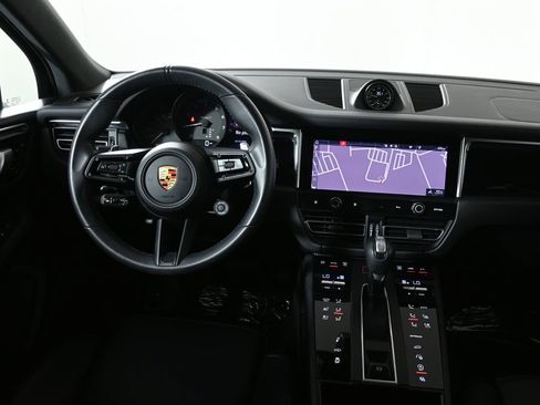 Used 2023 Porsche Macan Turbo AWD/4WD image 17