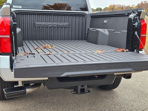 New 2025 Toyota Tacoma SR5 image 18