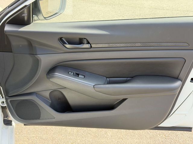 Used 2025 Nissan Altima 2.5 S FWD image 9