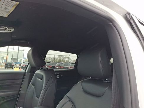 New 2026 Jeep Compass Latitude image 9