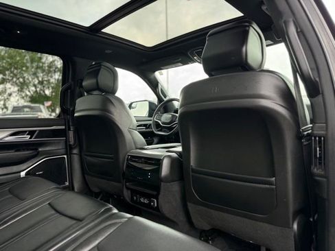 Used 2024 Jeep Wagoneer Series II AWD/4WD image 24