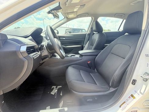 Used 2025 Nissan Altima 2.5 SV FWD image 26