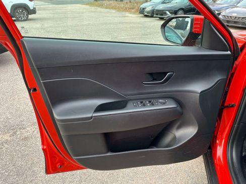Used 2025 Hyundai Kona SEL image 18