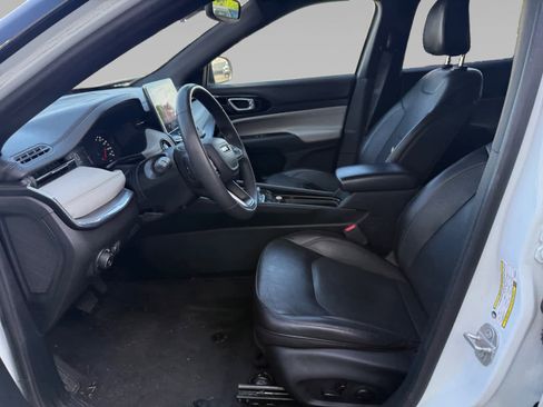 Used 2023 Jeep Compass Limited AWD/4WD image 11