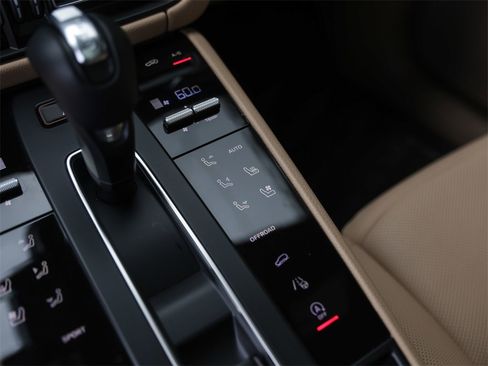 Certified 2025 Porsche Macan image 26