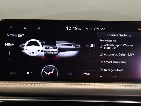 Used 2023 Genesis G70 2.0T image 34