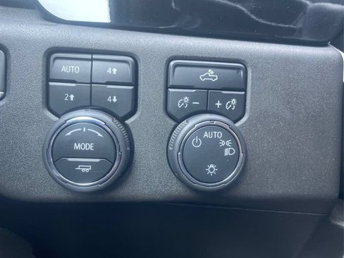 Used 2023 Chevrolet Silverado 1500 LT AWD/4WD image 15