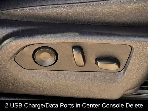 Used 2025 Chevrolet Suburban Z71 image 30