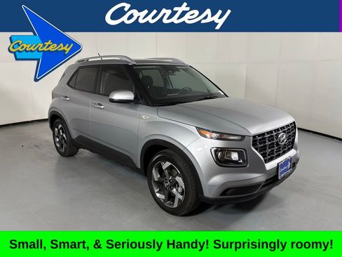 Used 2025 Hyundai Venue SEL FWD image 1