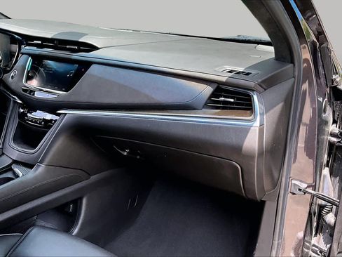 Used 2018 Cadillac XT5 Platinum AWD/4WD image 18