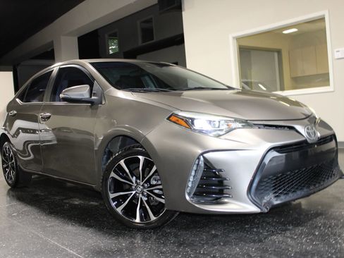 Used 2018 Toyota Corolla SE FWD image 1