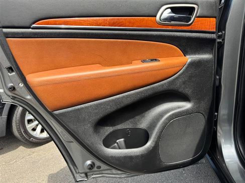 Used 2013 Jeep Grand Cherokee Overland image 22