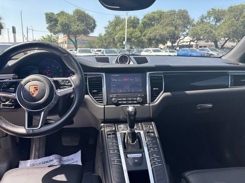 Used 2018 Porsche Macan AWD/4WD image 17
