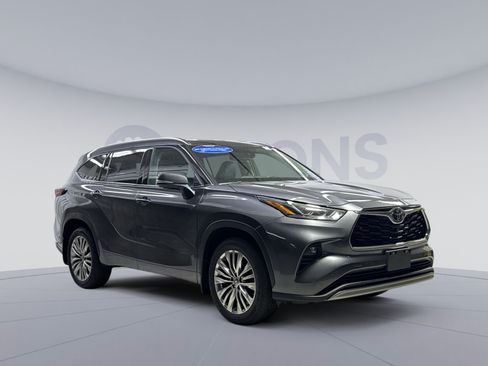Used 2025 Toyota Highlander Platinum AWD/4WD image 22
