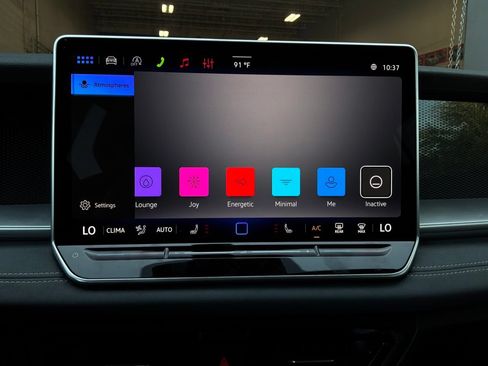 Used 2026 Volkswagen Tiguan SE FWD image 32