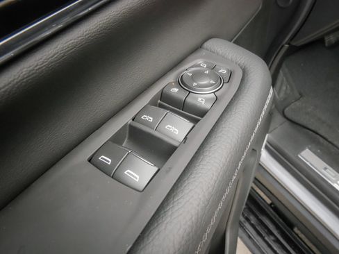 Used 2026 GMC Yukon Denali w/ Sun & Power Step Package AWD/4WD image 16