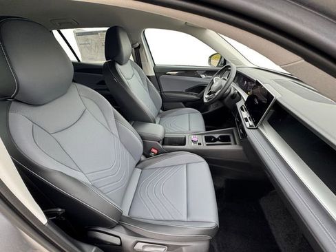 New 2026 Volkswagen Tiguan SE image 22