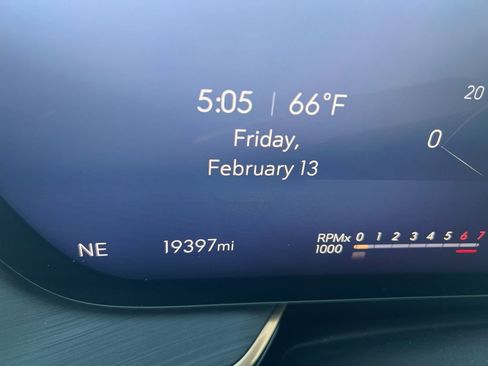 Used 2025 Buick Envision Avenir image 2