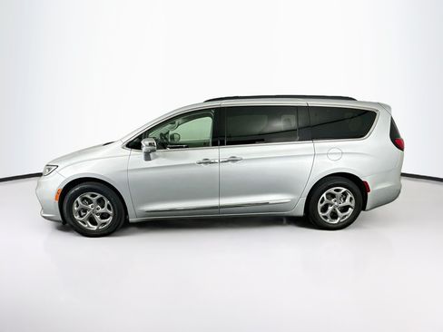 Used 2022 Chrysler Pacifica Limited FWD image 4