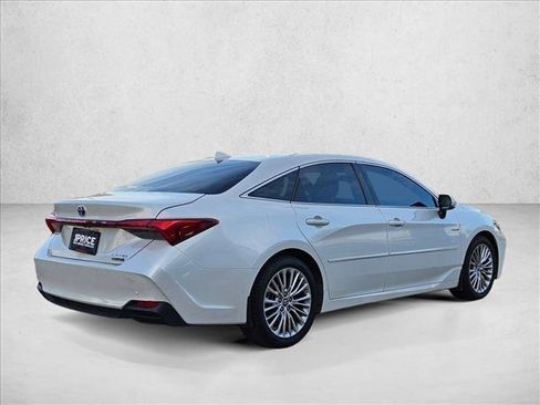 Used 2019 Toyota Avalon Limited image 5