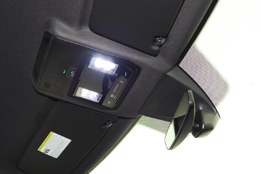 Used 2024 Volkswagen Atlas Cross Sport SE FWD image 17