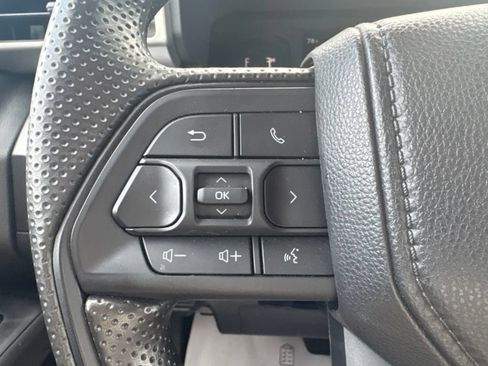 Used 2025 Toyota Tacoma SR5 AWD/4WD image 9