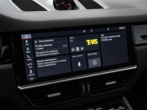 Certified 2020 Porsche Cayenne AWD/4WD image 32