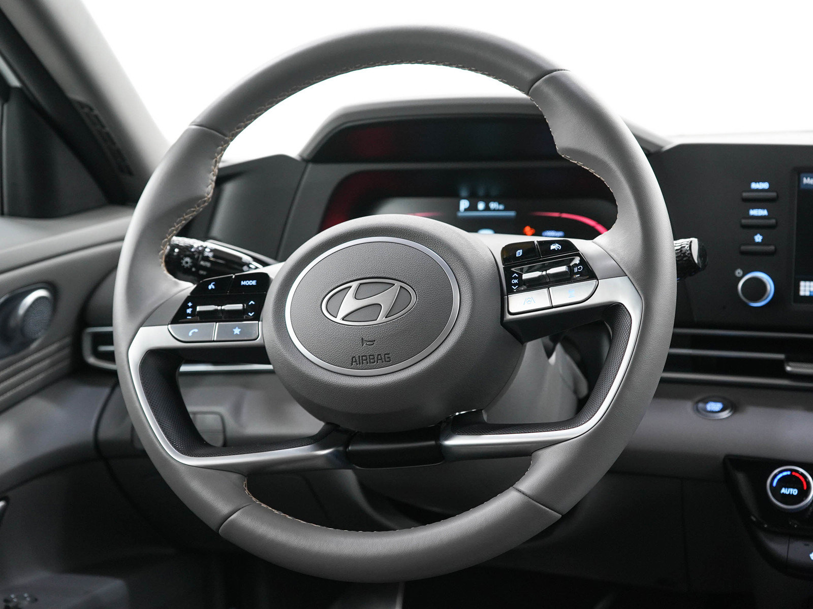 Certified 2026 Hyundai Elantra SEL Sport FWD image 15