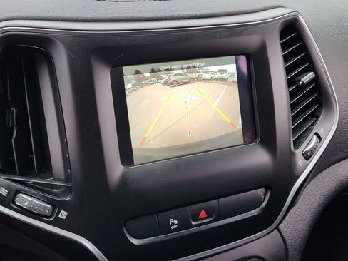 Used 2019 Jeep Cherokee Latitude Plus image 22